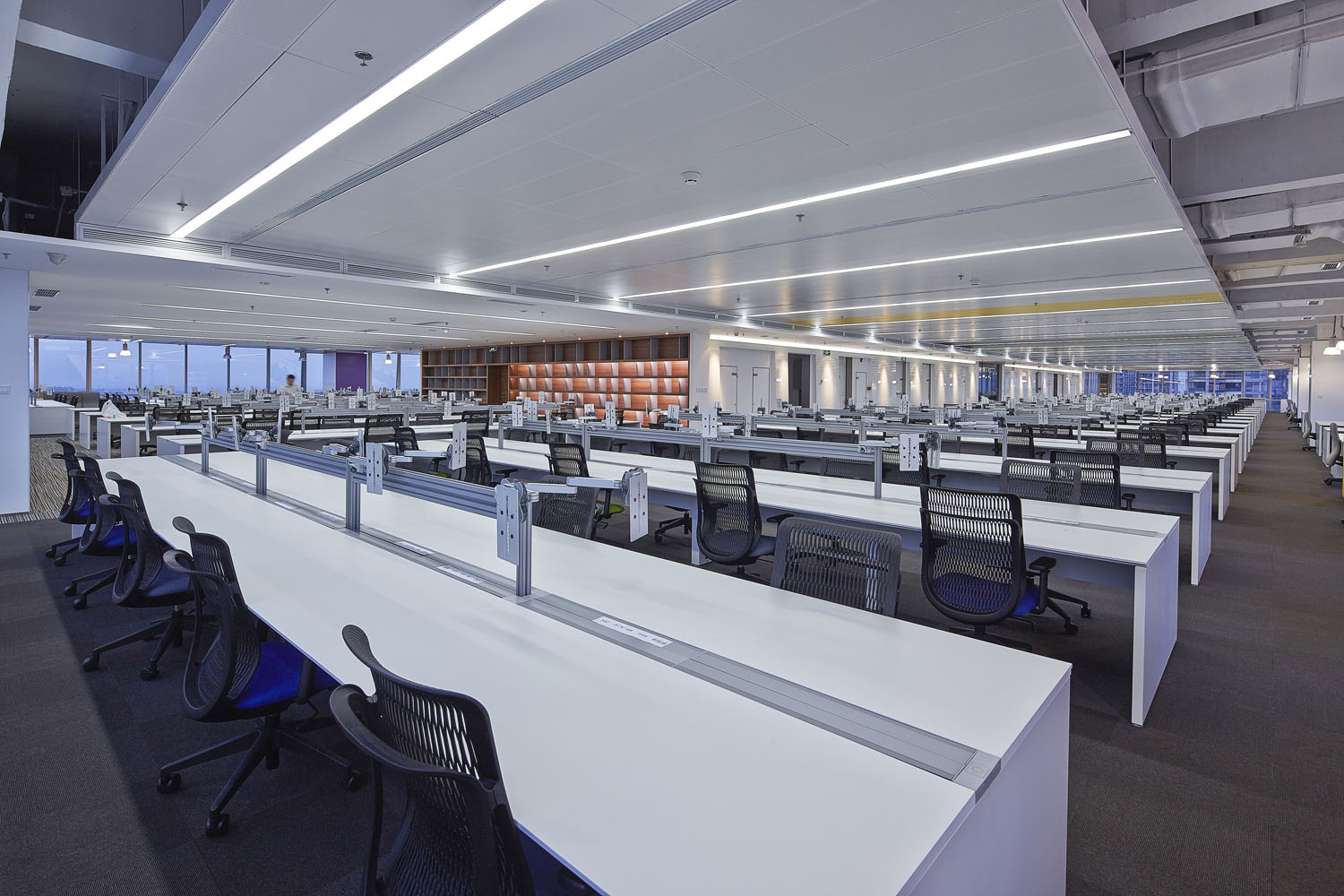 現(xiàn)代科技風(fēng)辦公室裝修設(shè)計效果圖-第2張圖片-上海古都建筑設(shè)計集團(tuán)