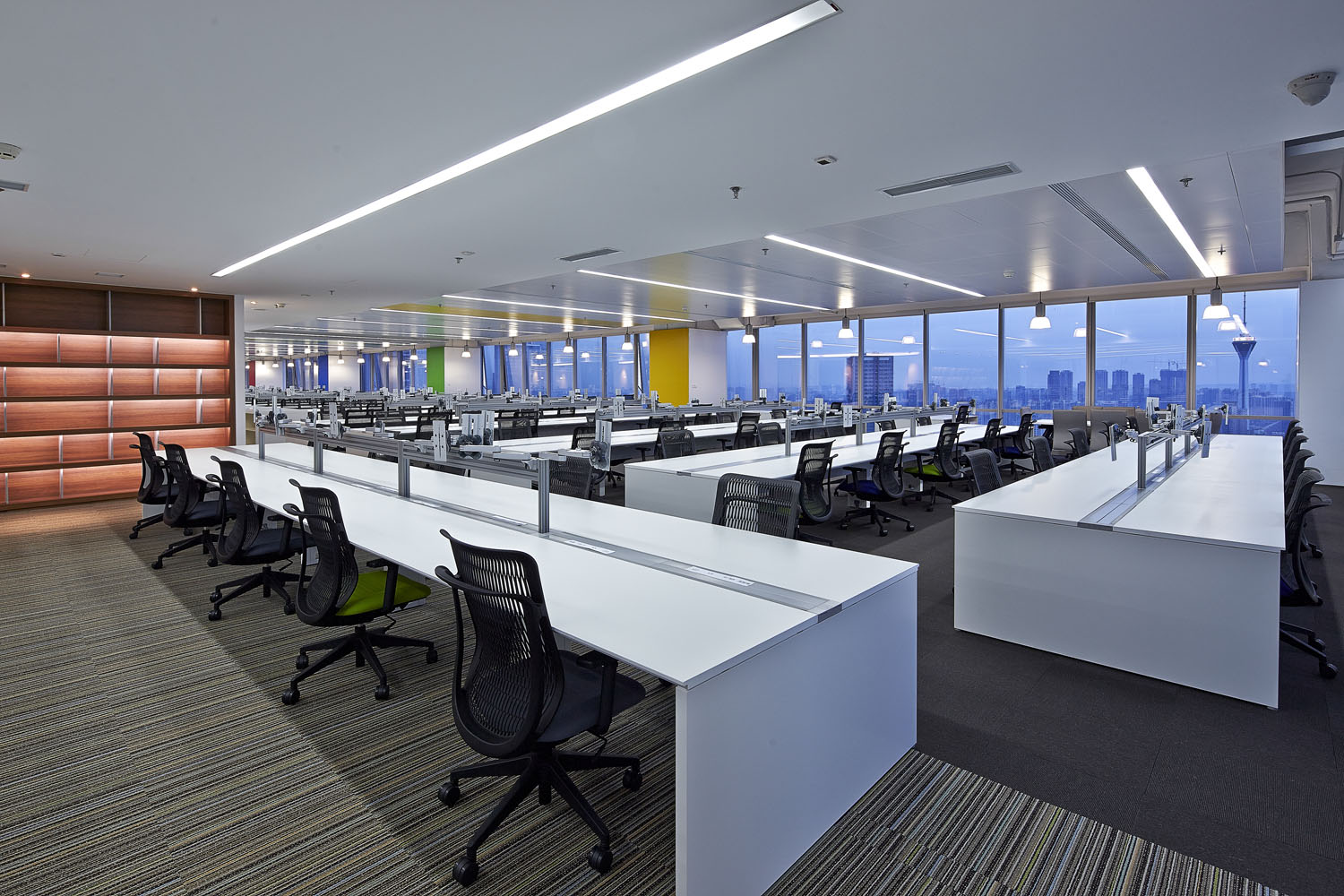 現(xiàn)代科技風(fēng)辦公室裝修設(shè)計效果圖-第11張圖片-上海古都建筑設(shè)計集團(tuán)