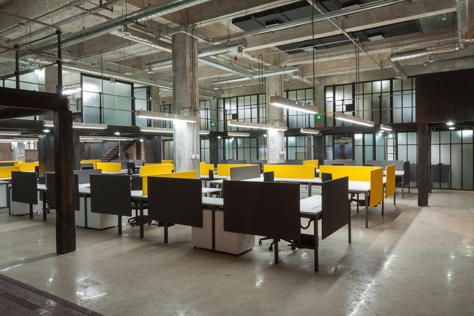 青浦區(qū)工業(yè)風(fēng)開闊辦公室裝修設(shè)計-第2張圖片-上海古都建筑設(shè)計集團